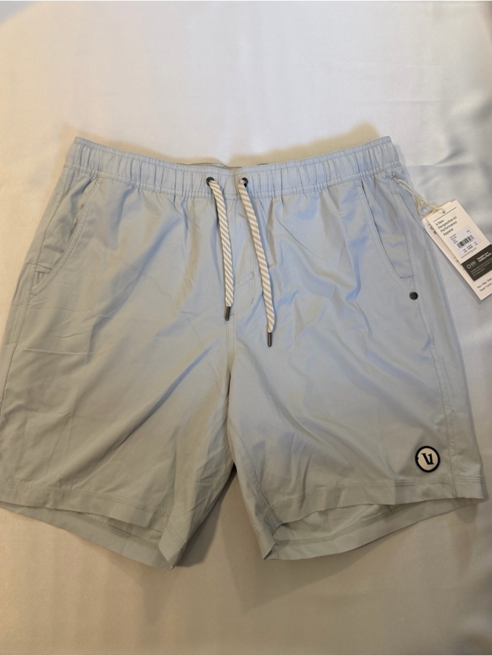 Vuori Kore Short Lined 7" SZ L in Sky Grey - Picture 5 of 8